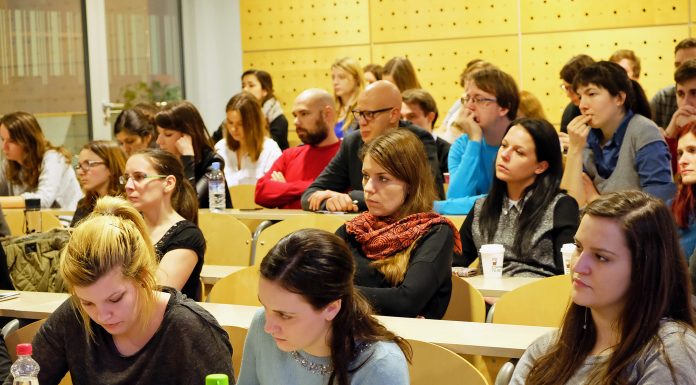 Okrogla miza: Delo v osiromašenem novinarstvu