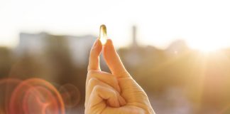 Je dodatke z vitaminom D smiselno jemati tudi v sončnih mesecih?